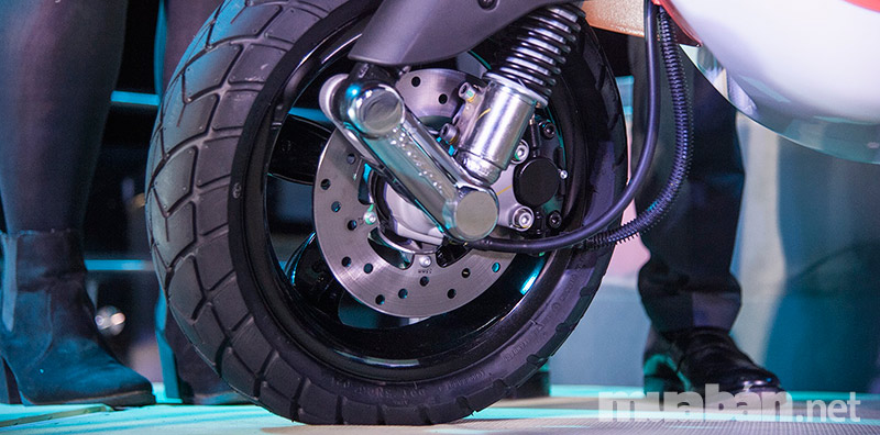 “Zoom” Cận Cảnh Xe Máy Vespa Lx 2017 Mới Nhất Tại Việt Nam 3 Dsc 3720 1
