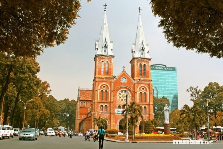 Làm Thế Nào Để Mua Nhà Ở Quận 1 Một Cách Dễ Dàng? 2 Khu Vực Các Quận Trung Tâm Có Nhiều Di Tích Lịch Sử, Cảnh Quan Đẹp
