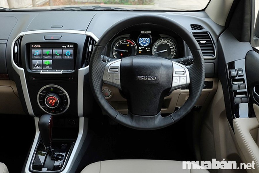 Vô lăng bọc da cao cấp của Isuzu MU-X