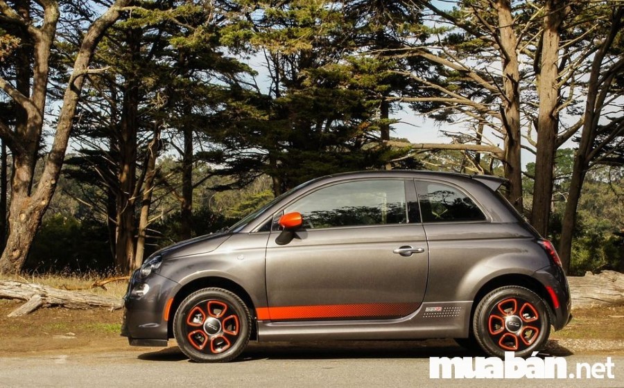 Fiat 500E Fiat 500E Được Ví Như Chú Khủng Long Nhỏ Con Vì Thiết Kế Gọn Nhẹ, Tiện Lợi