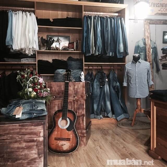 Jeanshop chuyên bán các mẫu quần jeans theo phong cách bụi bặm, nổi loạn