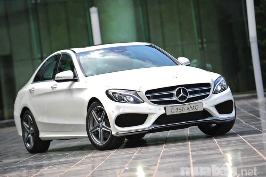 So Sánh 3 Dòng Xe Mercedes C Class 2015 ( C200, C250 Exclusixe Và C250 Amg) 4 Các Phiên Bản Mercedes C Class 2015 Có Thiết Kế Hơi Khác Biệt Chút Ở Chi Tiết Lưới Tản Nhiệt