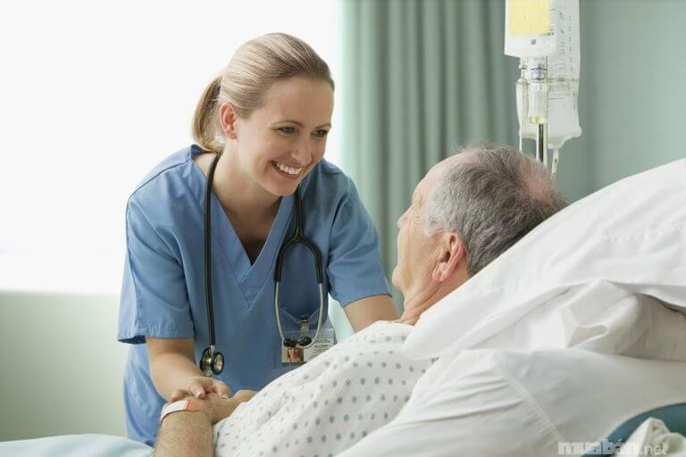Một ngày của điều dưỡng viên diễn ra khá bận rộn với nhiều nhiệm vụ khác nhau
