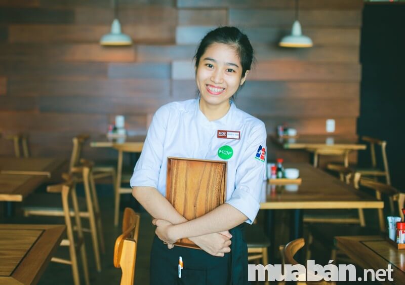 Phục Vụ Nhà Hàng Và 6 Kỹ Năng Bắt Buộc Phải Có! 2 Mof Nhan Vien