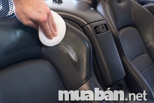 Hướng Dẫn Quy Trình Bảo Dưỡng Nội Thất Xe Ô Tô Đúng Cách Tại Nhà 2 Lau