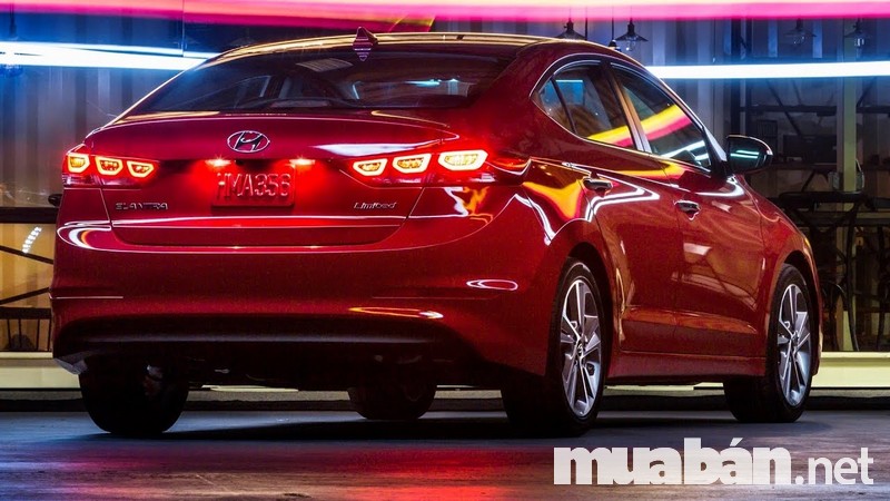 Xe Hyundai Elantra