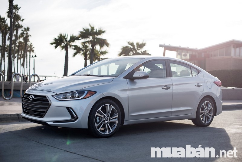Xe Hyundai Elantra