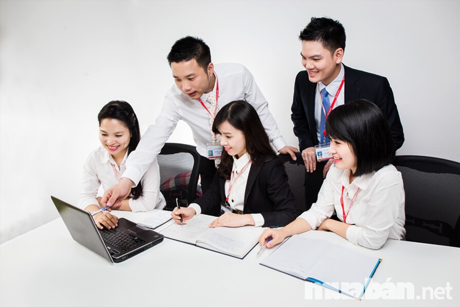 5 Tiêu Chí Của Môi Trường Lý Tưởng Làm Việc Giúp Bạn Thăng Tiến Ở Tuổi 25-30 3 Khi Lựa Chọn Môi Trường Làm Việc, Các Bạn Trẻ Cần Quan Tâm Đến Đồng Nghiệp