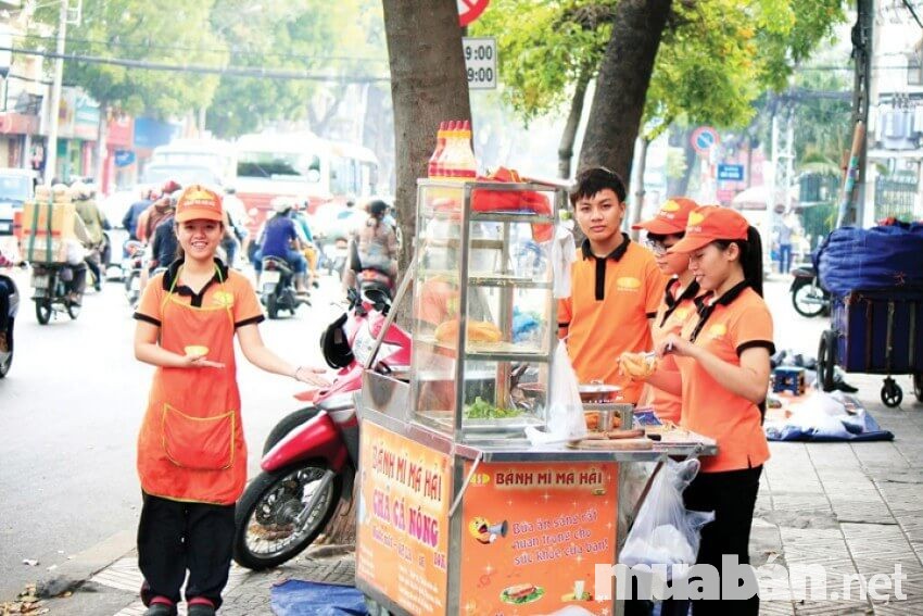 Các bạn trẻ nên thử sức với việc kinh doanh để tích lũy nhiều kinh nghiệm