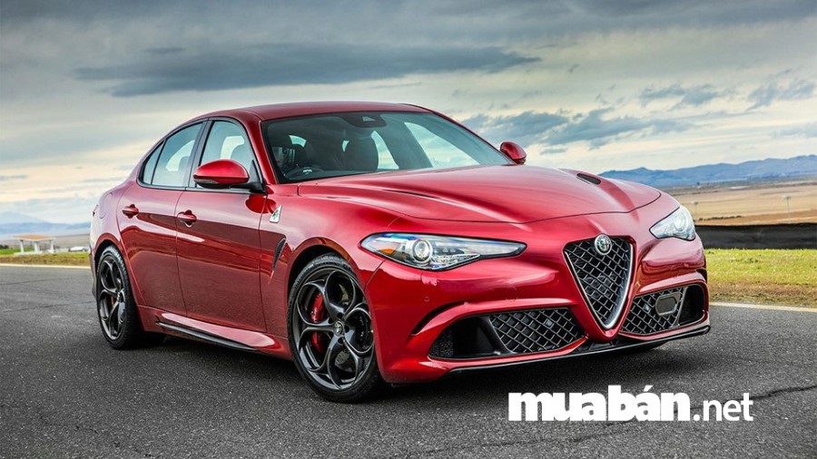Top 10 Mẫu Xe Ô Tô Sang Chảnh Nhất Thế Giới 9 Alfa Romeo Giulia Có Thiết Kế Khác Biệt Và Ấn Tượng.