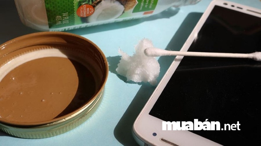 Làm Mờ Các Vết Xước Trên Điện Thoại Nhờ Những Mẹo Vặt Hữu Ích Này 3 Dầu Thực Vật Giúp Điện Thoại Của Bạn Sáng Bóng Như Mới.