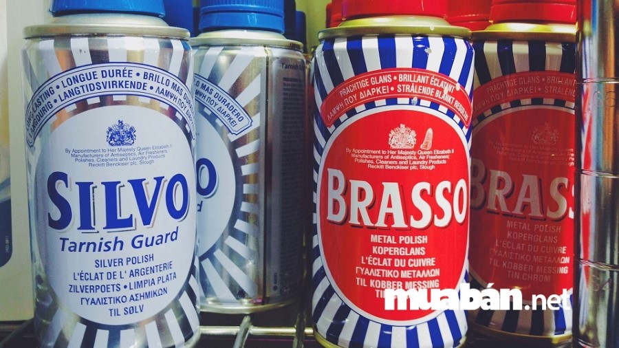 Làm Mờ Các Vết Xước Trên Điện Thoại Nhờ Những Mẹo Vặt Hữu Ích Này 9 Brasso, Silvo Là Một Trong Những Loại Dầu Đánh Bóng Kim Loại Thông Dụng, Có Thể Giúp Loại Bỏ Vết Xước Điện Thoại.