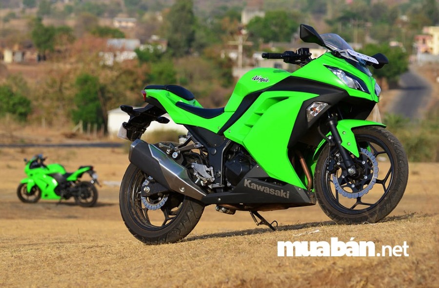 Kawasaki Ninja 300 - Sportbike Thế Hệ Mới Chinh Phục Mọi Ánh Nhìn 3 Kawasaki Ninja 300 Có Vẻ Ngoài Mạnh Mẽ Và Ấn Tượng.