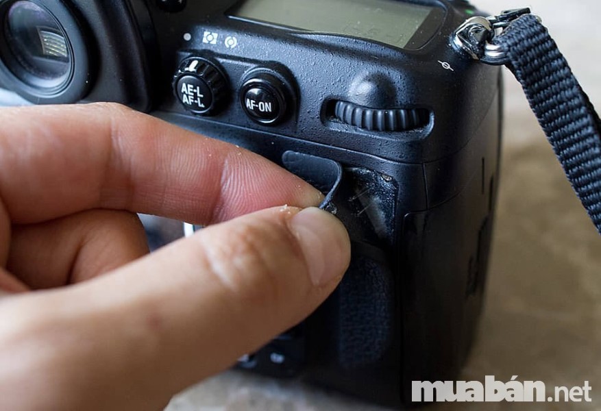 Bí Quyết “Check Hàng” Máy Ảnh Cũ Hiệu Quả Để Mua Máy Chất Lượng Nhất 2 Nên Kiểm Tra Kỹ Thân Máy Ảnh Trước Khi Mua
