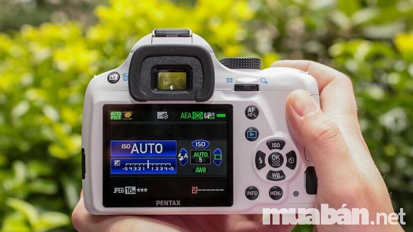 Pentax K50 có dãy ISO đặc biệt cao cho phép chụp ảnh thiếu sáng cực tốt