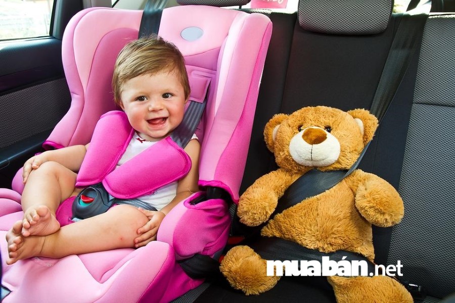 Bỏ Quên Trẻ Trên Ô Tô - Tai Hại Bất Ngờ Và Cách Khắc Phục 7 Waze Sẽ Nhắc Nhở Người Lái Kiểm Tra Ghế Sau.