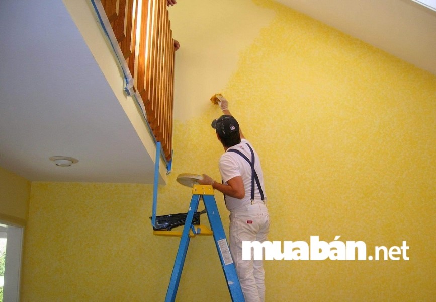 Cần Phải Cải Tạo Lại Những Gì Trước Khi Cho Thuê Nhà Nguyên Căn ? 3 Những Bức Tường Cũ Kĩ, Đầy Vết Loang Nổ, Rạn Nứt Khiến Ngôi Nhà Của Bạn Bị Mất Giá.