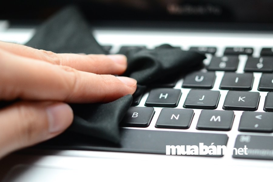 Bí Quyết Mua Laptop Cũ Nhưng Chạy Mượt Như Máy Mới 5 Đừng Quên Kiểm Tra Bàn Phím Và Chuột Khi Mua Laptop Cũ.