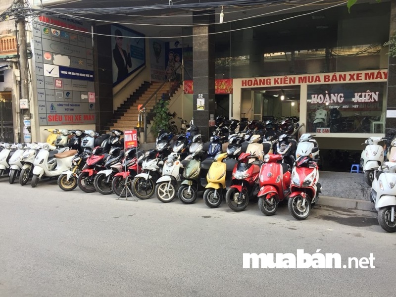 Nên viết mô tả về xe và số điện thoại liên hệ để những khách hàng quan tâm tiện hỏi chi tiết về chiếc xe khi bạn không có mặt.