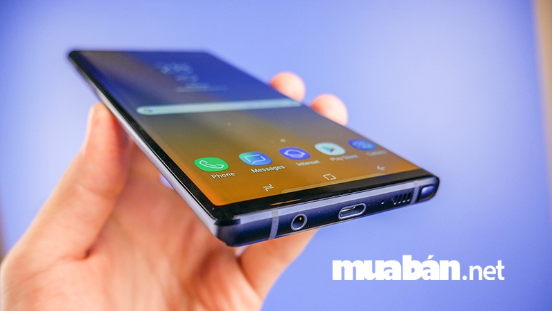 Với Samsung Galaxy Note 9 bạn chẳng cần kè kè theo pin dự phòng hoặc củ sạc bên mình nữa.