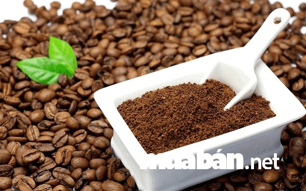 Tận dụng bã cafe sau khi pha làm mặt nạ giúp se khít lỗ chân lông