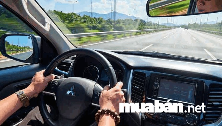 Nên đề nghị được lái thử để cảm nhận về chiếc xe muốn mua