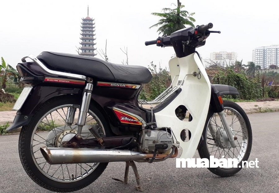 Những Dòng Xe Máy Làm Nên Tên Tuổi Của Các Thương Hiệu Lớn Tại Việt Nam 2 Honda Dream - Dòng Xe Bền Bỉ Được Nhiều Người Việt Ưa Chuộng.
