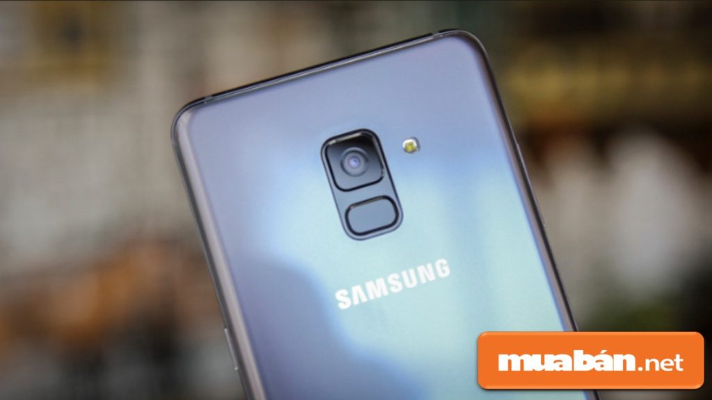 Nên Hay Không Nên Mua Điện Thoại Samsung A8? 4 Vị Trí Vân Tay Được Thiết Kế Nằm Dưới Camera, Thuận Tiện Cho Người Dùng Dễ Thao Tác