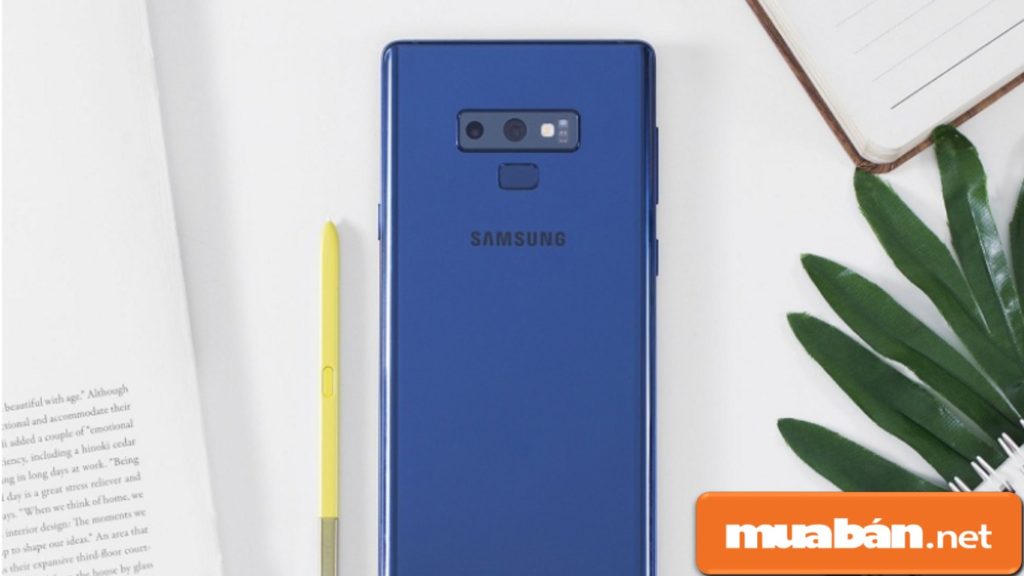 Bạn Có Biết: 2 Điện Thoại Samsung Đắt Nhất Hiện Nay? 5 Cảm Biến Vân Tay Của Note 9 Được Đặt Dưới Cụm Camera Kép.