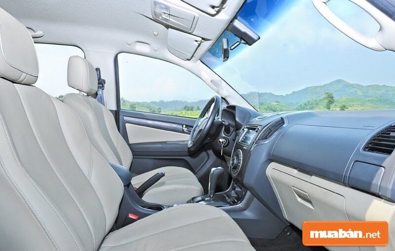 Nội thất của Chevrolet Colorado LTZ 2015 được trang bị tựa như nội thất của một chiếc SUV hạng trung.