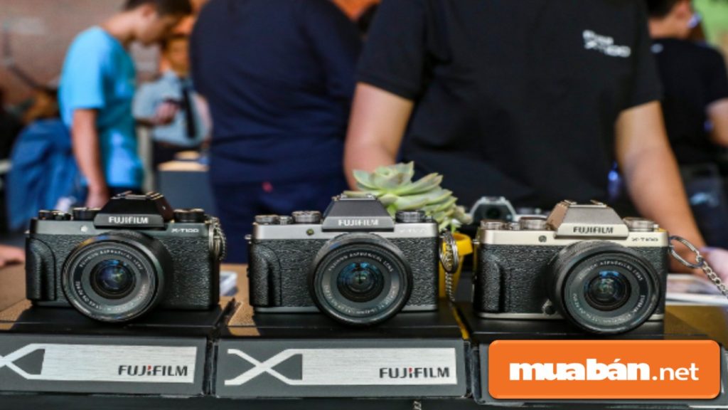 Máy Ảnh Fujifilm X-T100 Có Những Tính Năng Gì Nổi Bật? 4 Máy Ảnh Fujifilm X-T100 Có 3 Màu: Đen, Xám Bạc Và Màu Vàng Champagne.