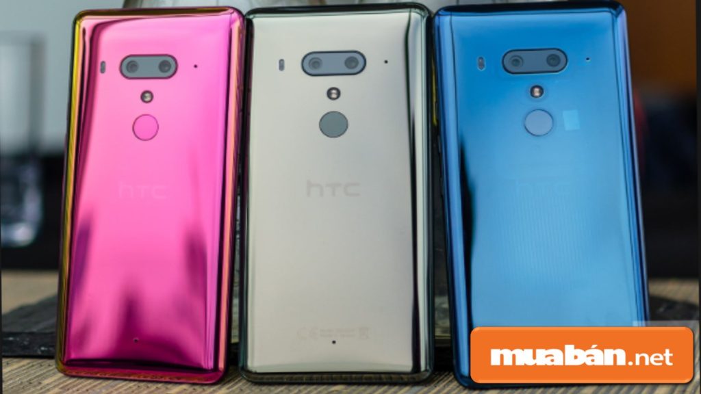 HTC U12 Plus sở hữu tới 4 camera gồm 2 camera trước và 2 camera sau.