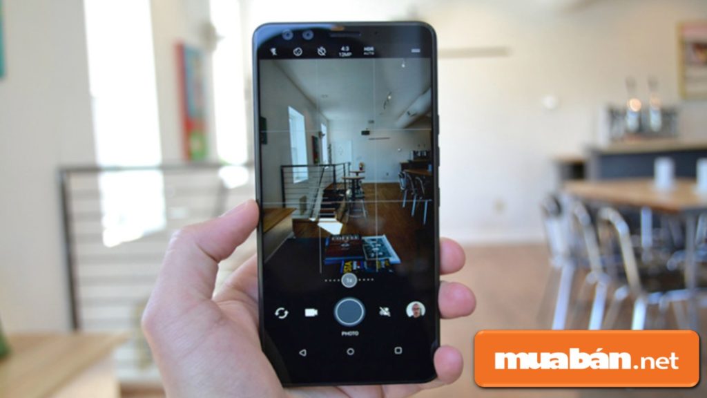 HTC U12 Plus được hỗ trợ chống rung quang học và chống rung điện tử, giúp bạn có được những tấm hình xuất sắc.