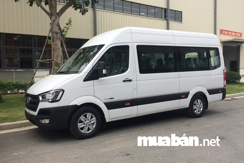Hyundai Solati có kích thước rộng lớn nhất so với các đối thủ cùng phân khúc.