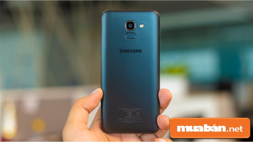 5 Chiếc Điện Thoại Samsung Dưới 5 Triệu Ngon – Bổ - Rẻ 5 Samsung Galaxy J6 Được Thiết Kế Nguyên Khối Sang Trọng.