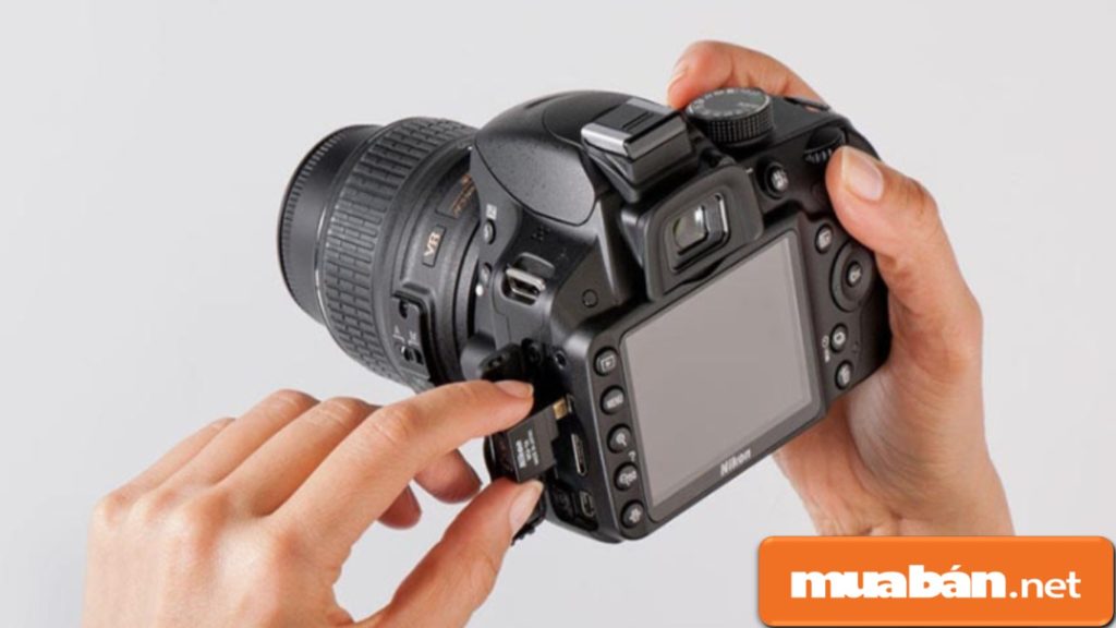 Kiểm tra thời gian sử dụng pin của máy, tránh trường hợp mới mua máy đã phải thay pin