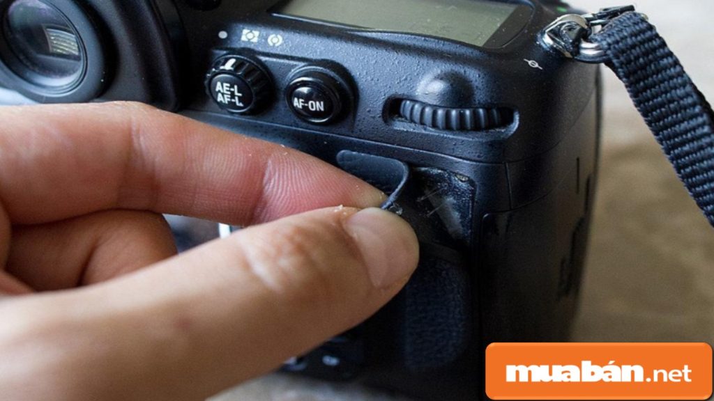 Nhớ kiểm tra kỹ các chi tiết bên ngoài máy thật kỹ