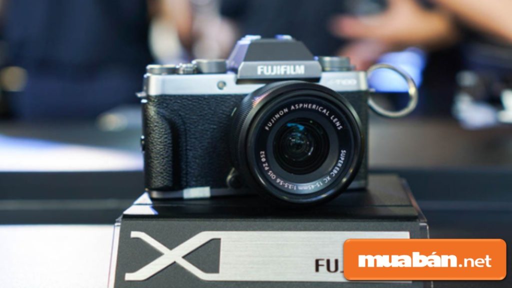 Máy Ảnh Fujifilm X-T100 Có Những Tính Năng Gì Nổi Bật? 2 Máy Ảnh Fujifilm X-T100 Có Thiết Kế Khá Nhỏ Gọn Với Trọng Lượng 448G.