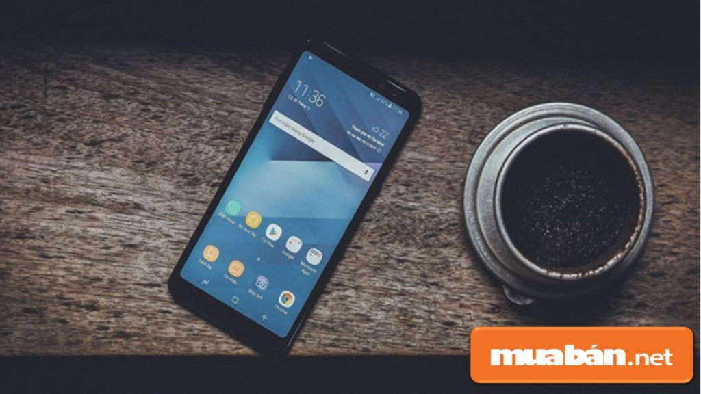 Nên Hay Không Nên Mua Điện Thoại Samsung A8? 2 Galaxy A8 Được Thiết Kế Bằng Khung Kim Loại, Màn Hình 5,5 Inch, Các Phím Điều Hướng Và Home Được Đưa Vào Trong.