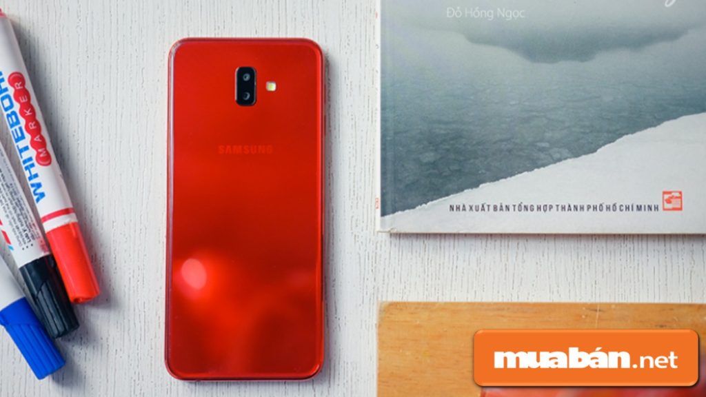 Điện Thoại Samsung Dưới 7 Triệu - Nên Mua Loại Nào? 11 Samsung Galaxy J6 + Được Thiết Kế Nguyên Khối Bằng Chất Liệu Nhựa.