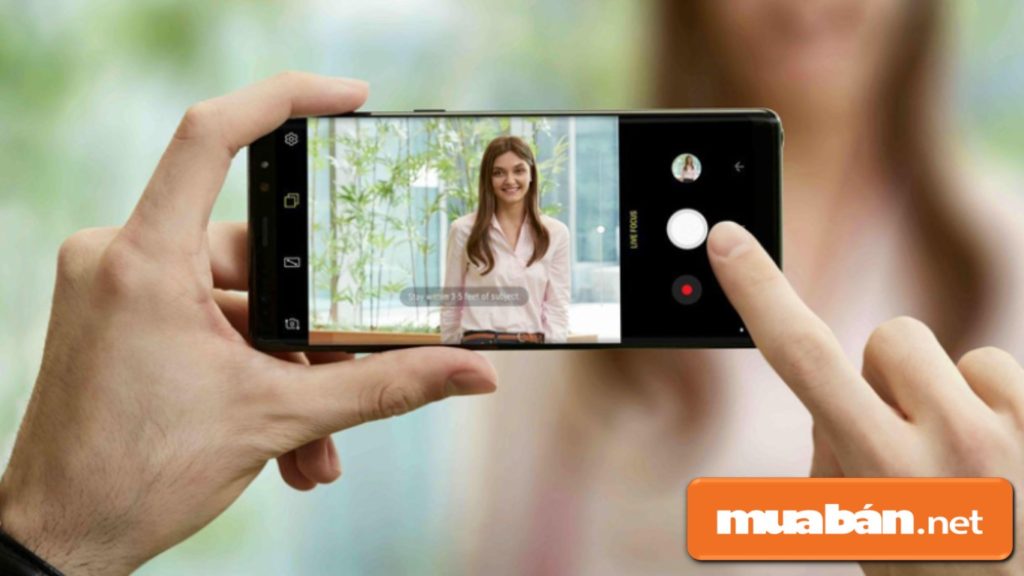 Tính năng chụp xóa phông trên S9 Plus được hoàn thiện hơn.