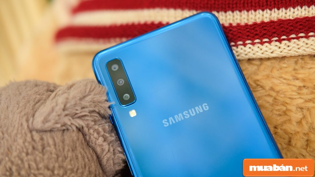 Điện Thoại Samsung A7 2018 Có Gì Hot??? 4 Samsung Galaxy A7 2018 Tích Hợp 3 Camera Ở Phía Sau Nâng Cao Khả Năng Chụp Hình Lên Tối Đa