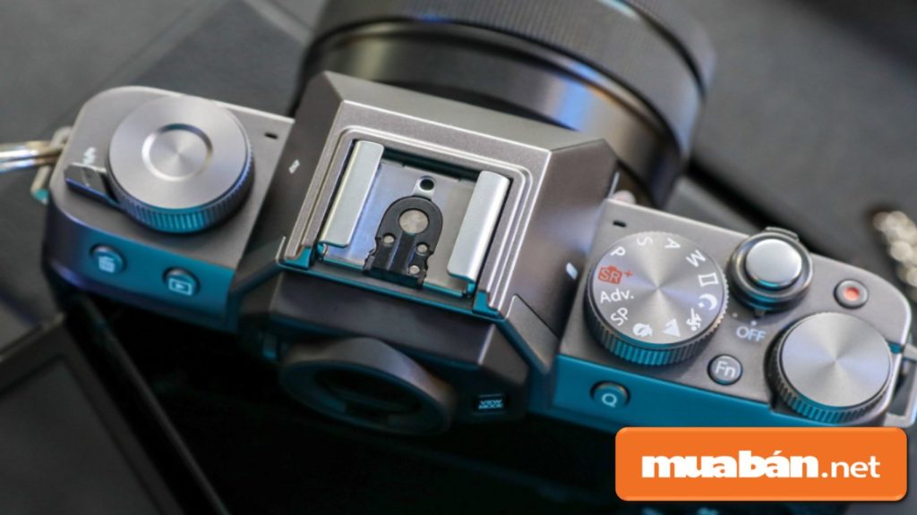 Máy Ảnh Fujifilm X-T100 Có Những Tính Năng Gì Nổi Bật? 9 Máy Ảnh Fujifilm X-T100 Được Hỗ Trợ Công Nghệ Bluetooth Tiết Kiệm Năng Lượng Giúp Chia Sẻ Hình Ảnh Nhanh Chóng.