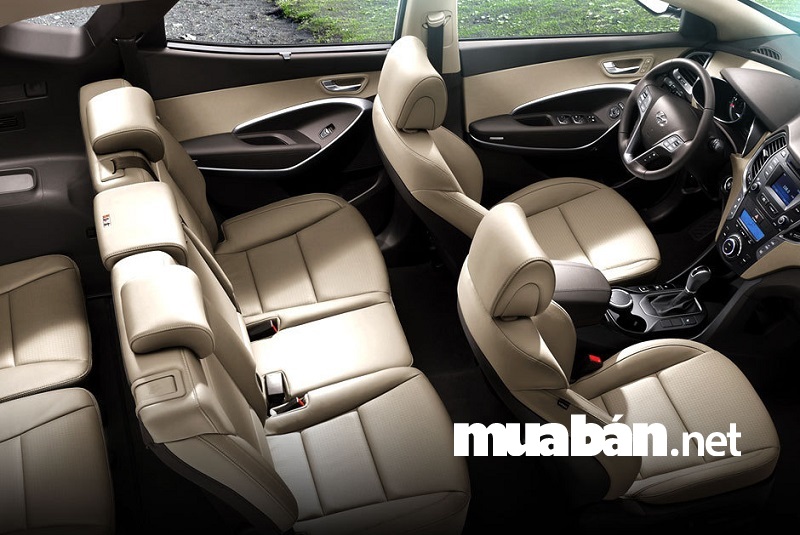 Hyundai Santafe 2.2L máy dầu bản thường giá 970 triệu đồng.