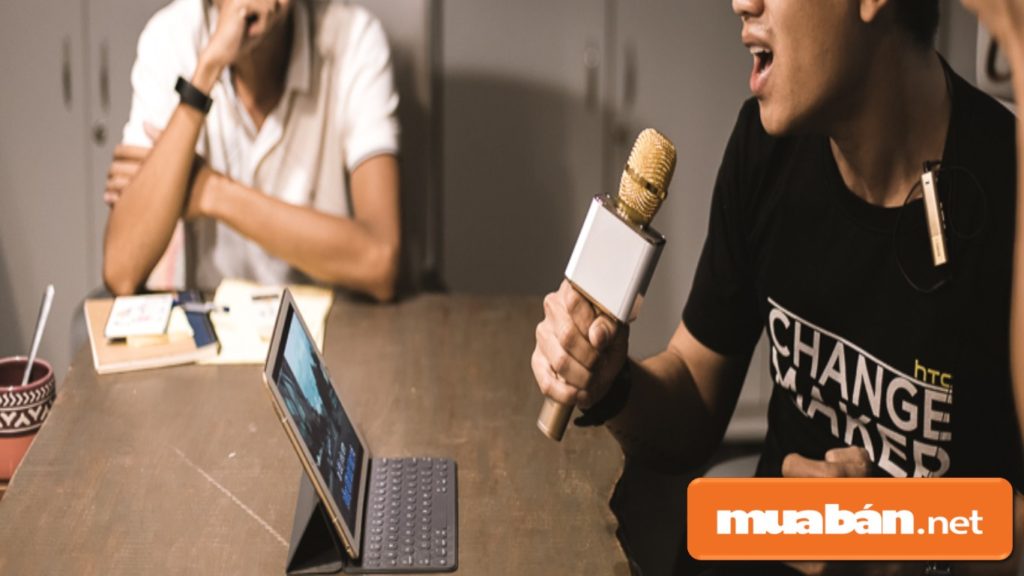 Micro karaoke bluetooth thích hợp cho bạn trẻ đi dã ngoại, du lịch...