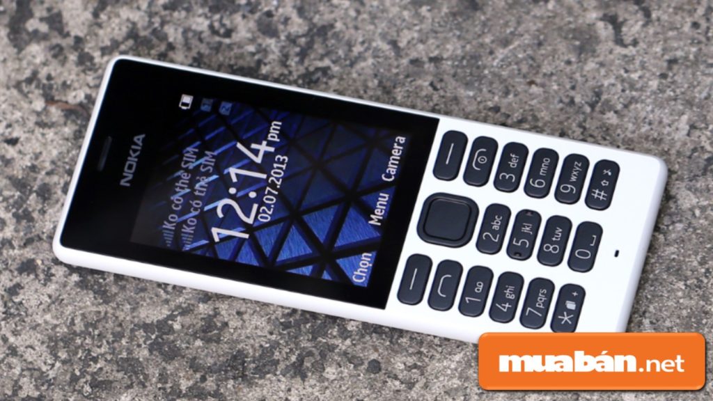 Nokia 150 có thiết kế khá cổ điển với hình dáng nhỏ gọn bằng chất liệu nhựa, dễ cầm trong lòng bàn tay.