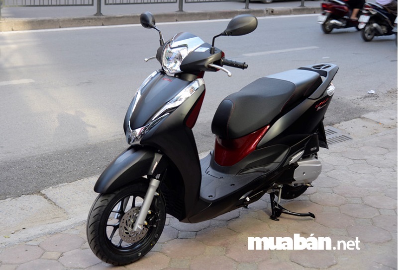 Honda Lead đã ra mắt thiết kế mới và được trang bị thêm khóa thông minh smartkey.