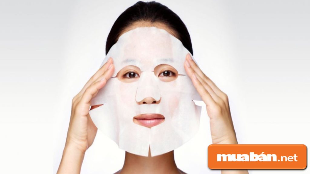 Nên tranh thủ thời gian để nghỉ ngơi, thư giãn với mặt nạ để giúp da căng mịn hơn.