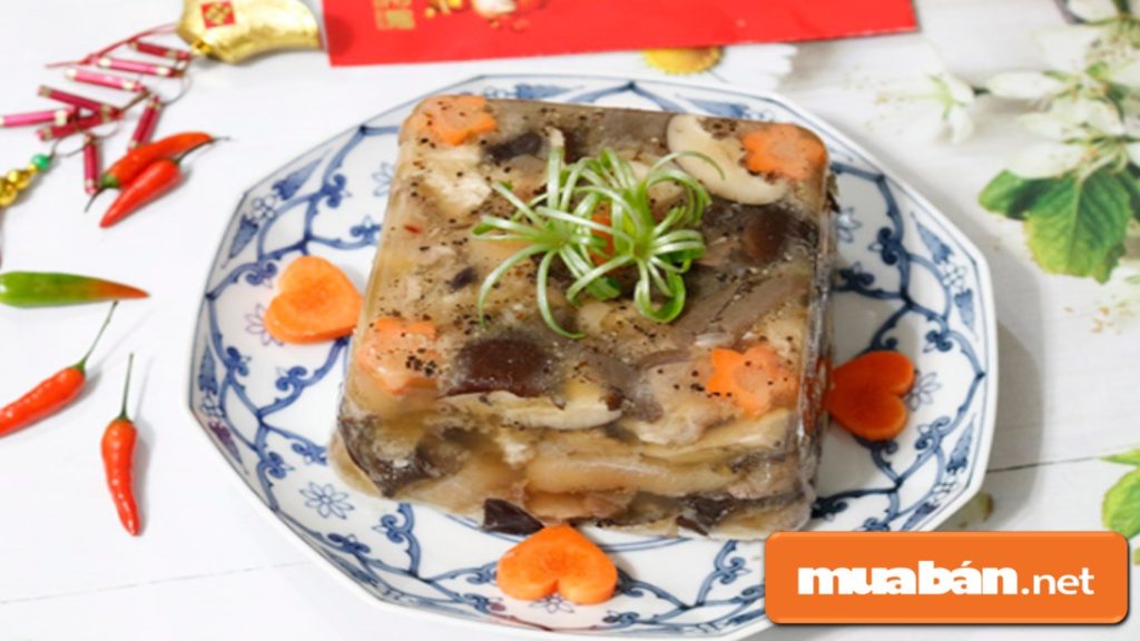3 Bước Để Có Nồi Thịt Đông Cực Ngon Cho Ngày Tết! 8 Có Thể Tỉa Thêm Hoa Lá Bằng Củ Cà Rốt Đặt Dưới Khuôn Thịt Đông, Rồi Múc Thịt Vào Cho Đẹp Mắt.