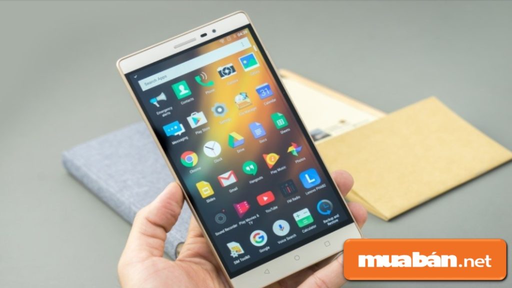 Top 5 Điện Thoại Giá Rẻ Pin Trâu Cho Tết Năm Nay! 8 Lenovo Phab 2 Được Xem Như Là Thiết Bị Lai Giữa Một Chiếc Smartphone Với Máy Tính Bảng.